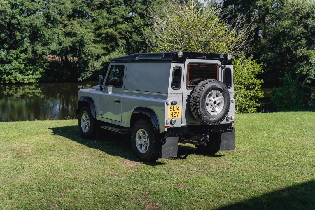 2014 Land Rover Defender 90 - Image 6 of 31