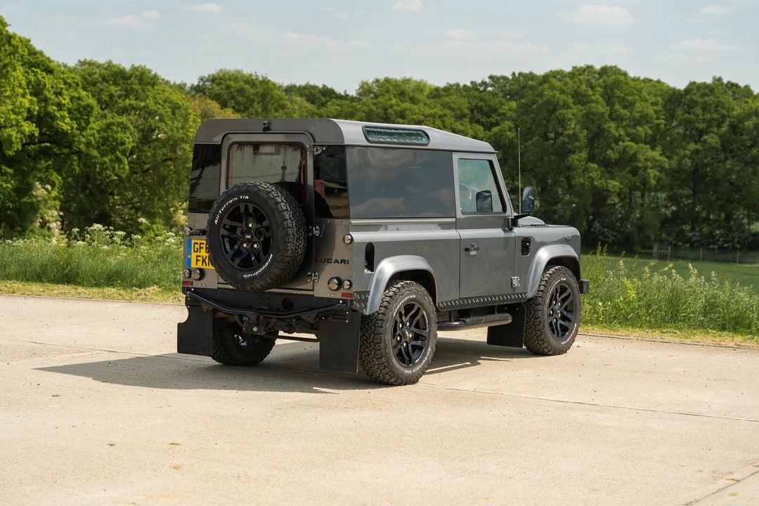 2014 Land Rover Defender 90 - Image 6 of 31