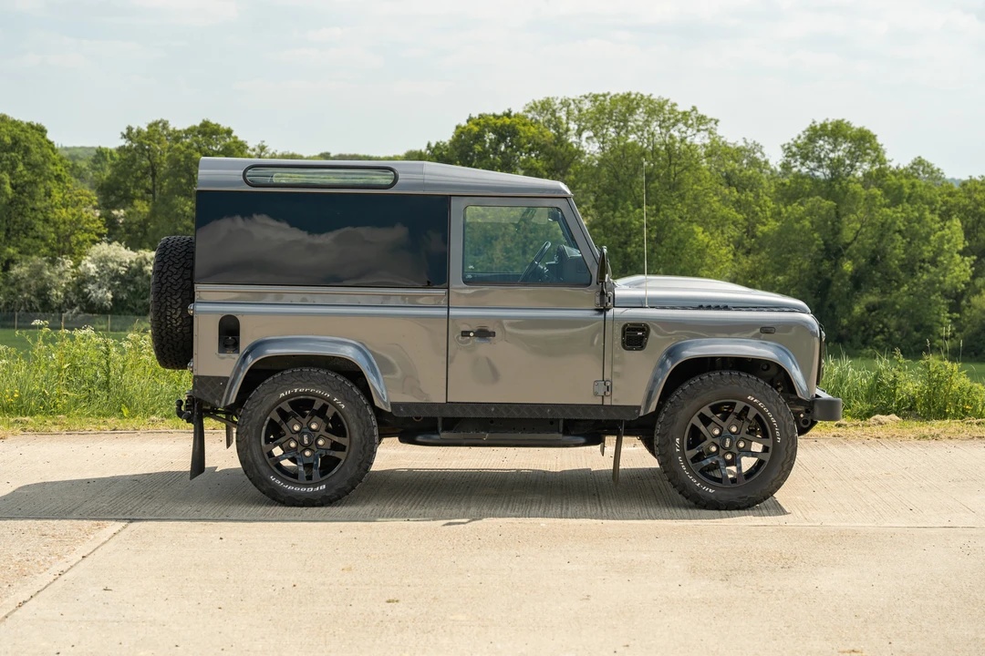 2014 Land Rover Defender 90 - Image 5 of 31