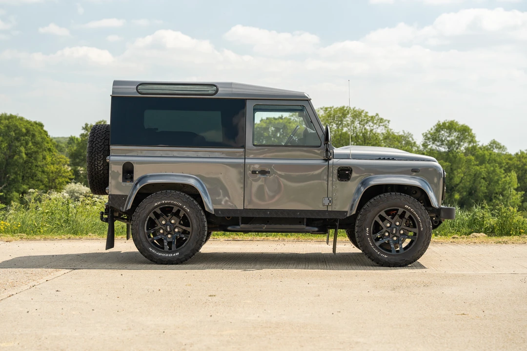 2014 Land Rover Defender 90 - Image 13 of 31