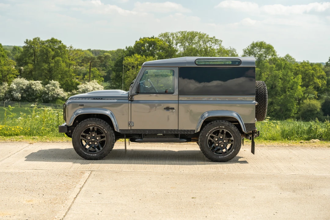 2014 Land Rover Defender 90 - Image 9 of 31
