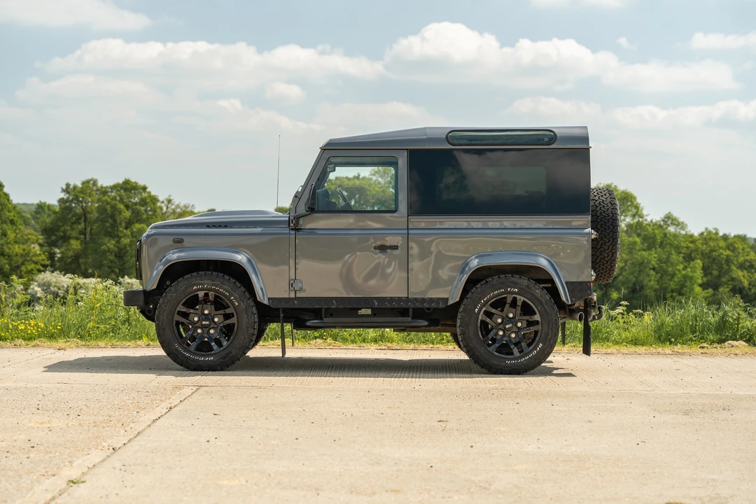2014 Land Rover Defender 90 - Image 17 of 31