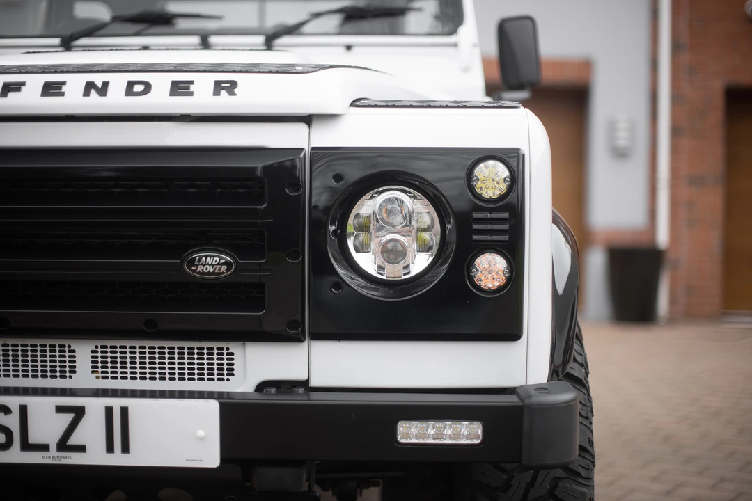 2014 Land Rover Defender 90 - Image 27 of 31