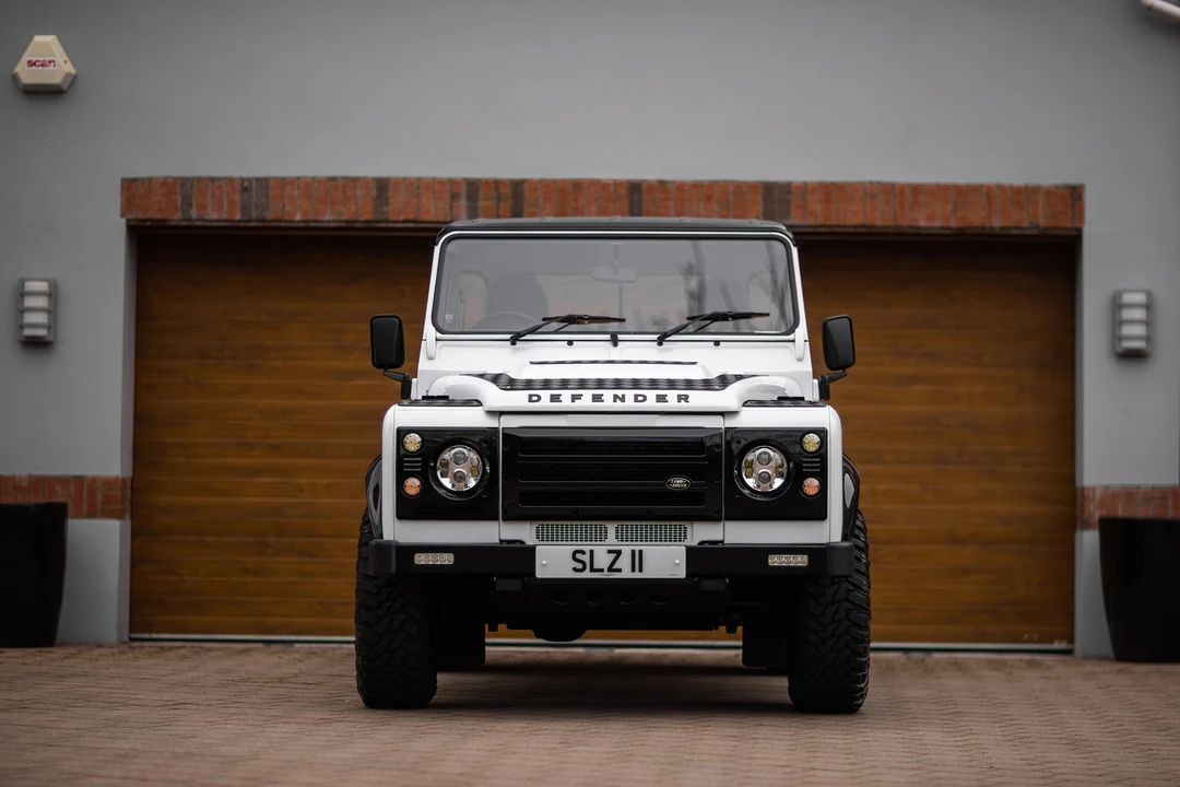 2014 Land Rover Defender 90 - Image 3 of 31