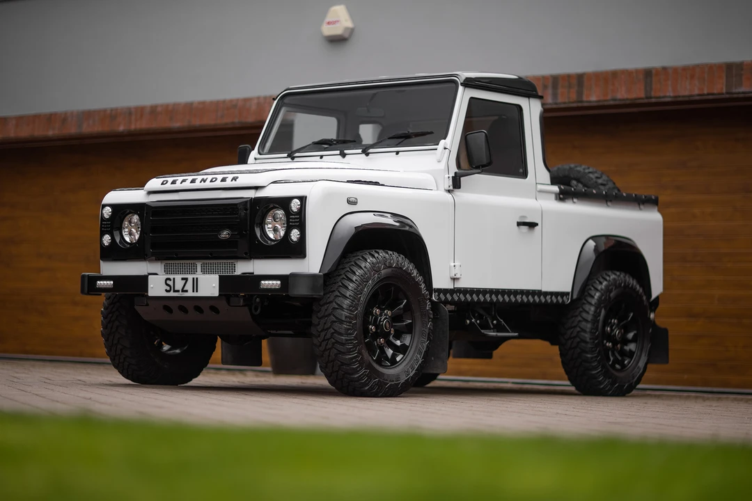 2014 Land Rover Defender 90 - Image 4 of 31