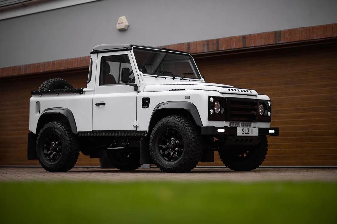 2014 Land Rover Defender 90 - Image 19 of 31
