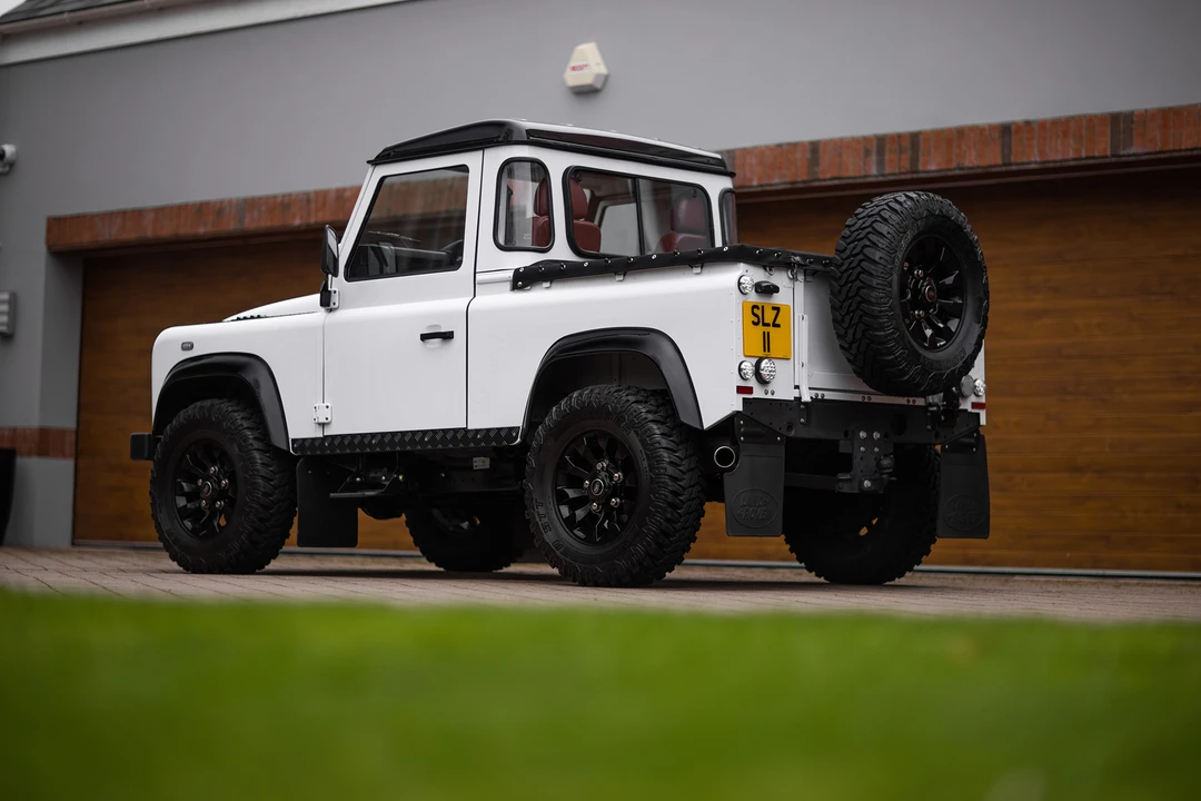 2014 Land Rover Defender 90 - Image 6 of 31