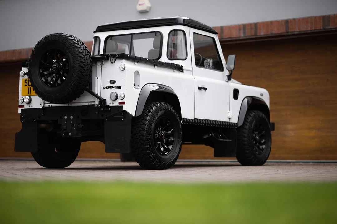 2014 Land Rover Defender 90 - Image 8 of 31