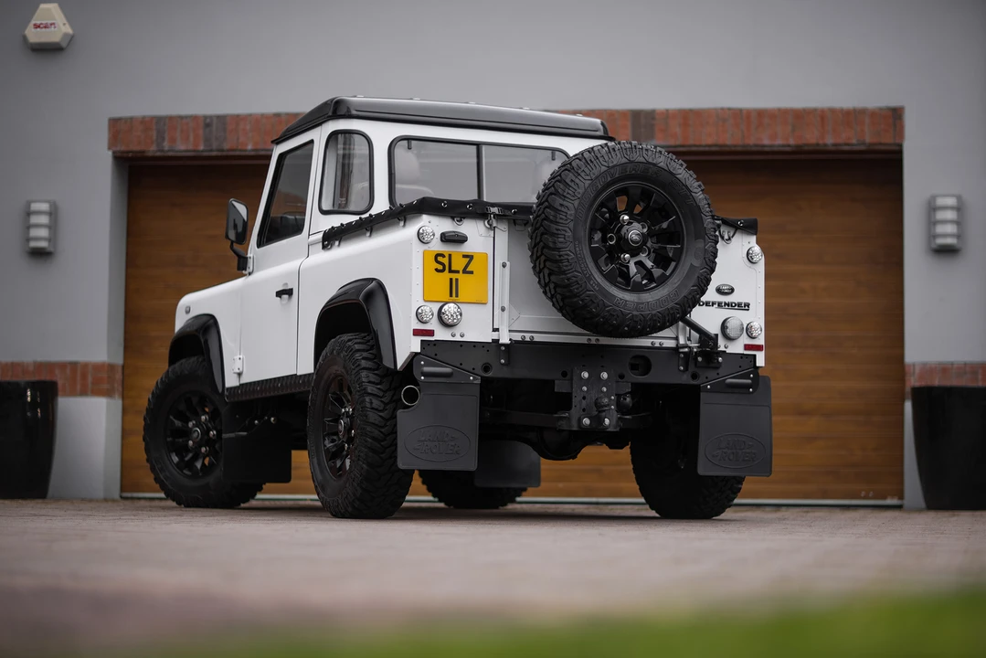 2014 Land Rover Defender 90 - Image 24 of 31