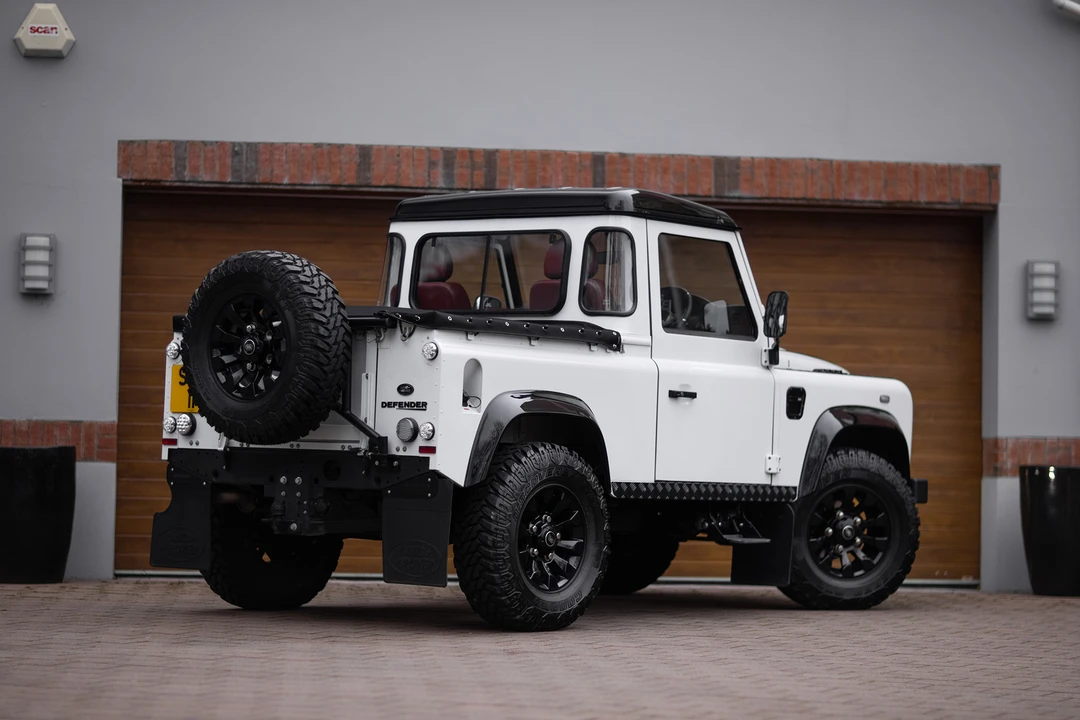 2014 Land Rover Defender 90 - Image 18 of 31