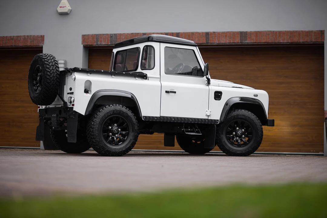 2014 Land Rover Defender 90 - Image 9 of 31