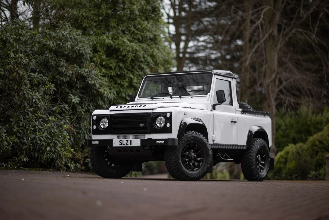2014 Land Rover Defender 90 - Image 14 of 31
