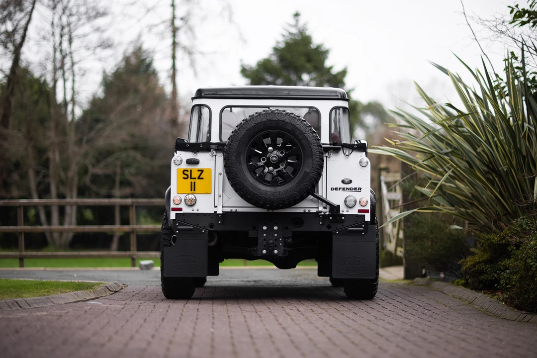 2014 Land Rover Defender 90 - Image 17 of 31