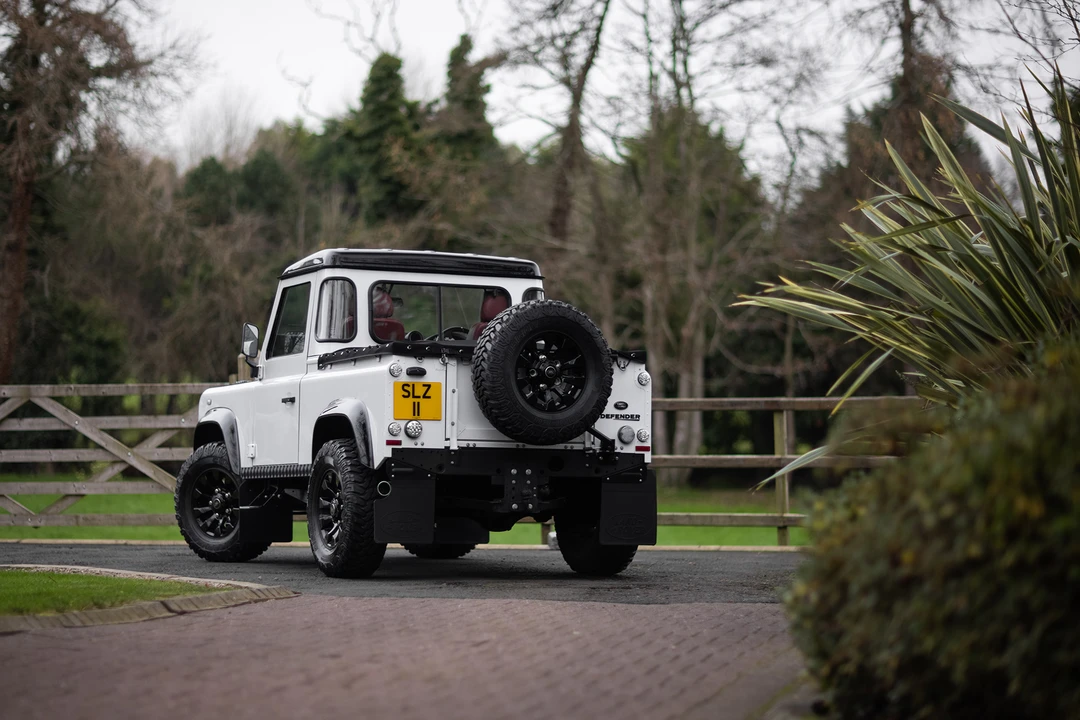 2014 Land Rover Defender 90 - Image 16 of 31