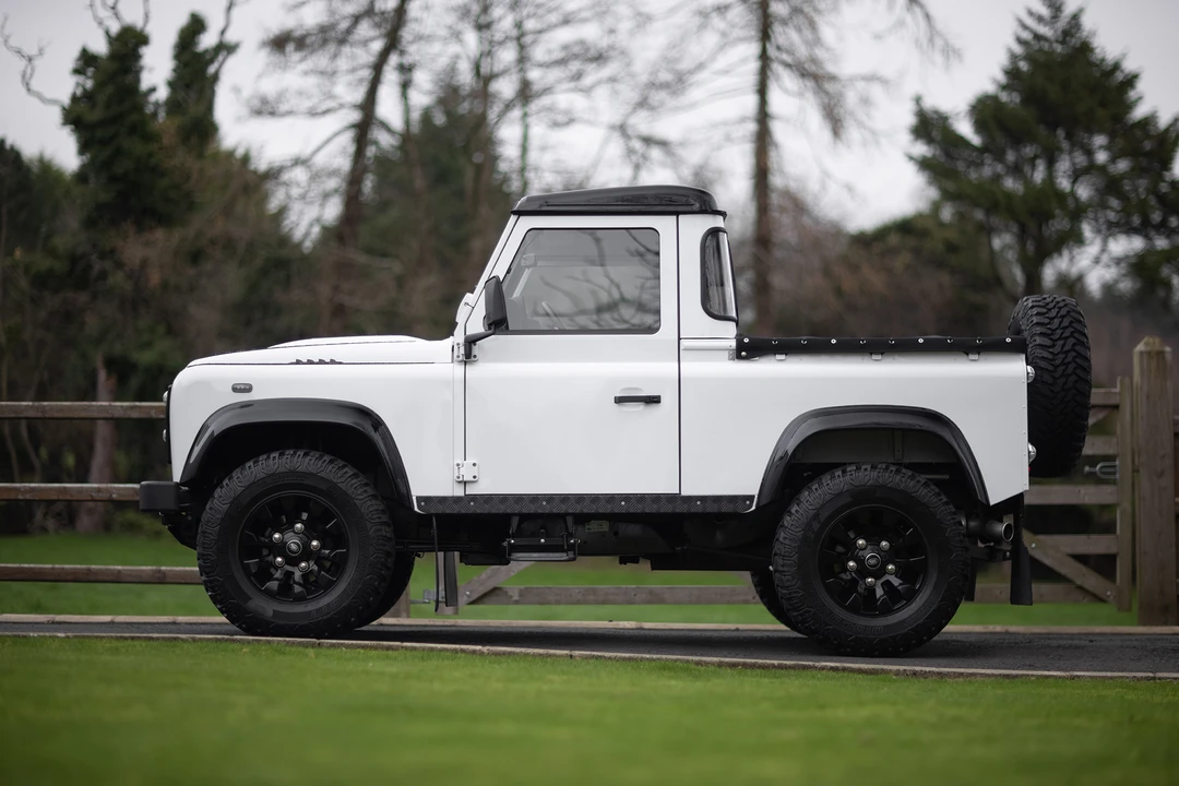 2014 Land Rover Defender 90 - Image 15 of 31