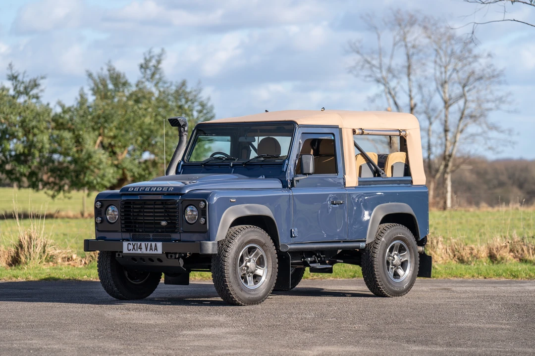 2014 Land Rover Defender 90 - Image 15 of 31