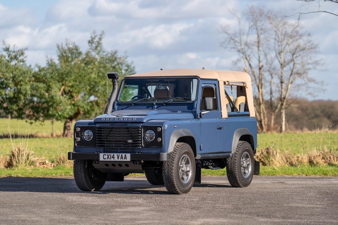 2014 Land Rover Defender 90 - Image 16 of 31