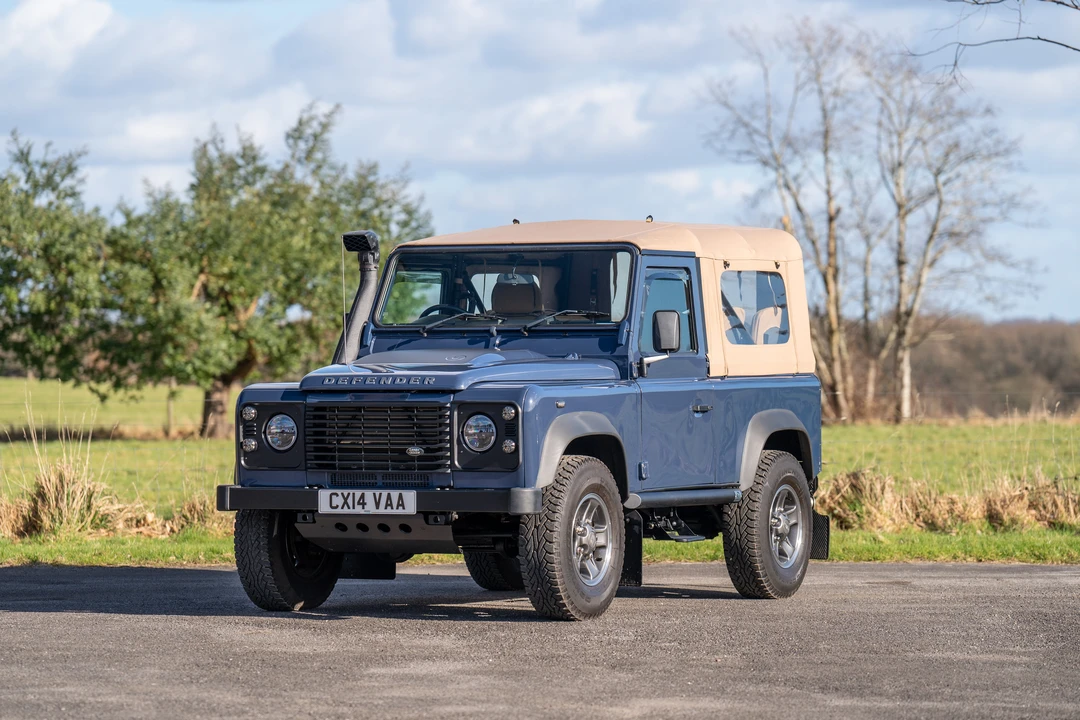 2014 Land Rover Defender 90 - Image 17 of 31