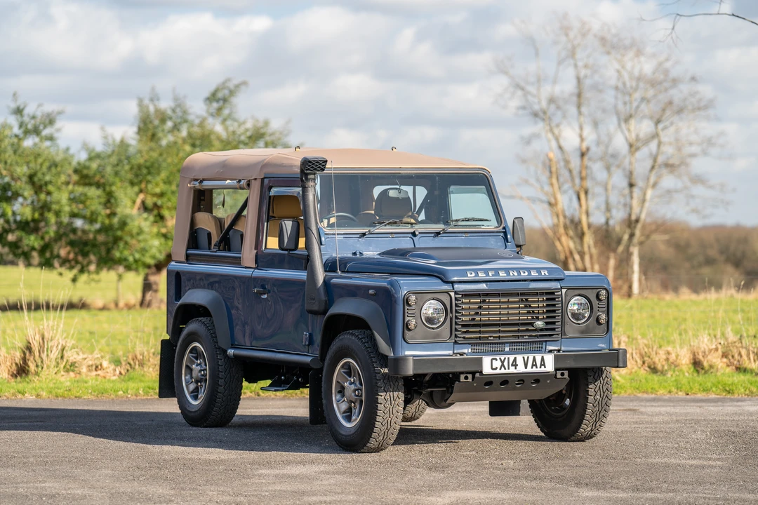 2014 Land Rover Defender 90 - Image 19 of 31