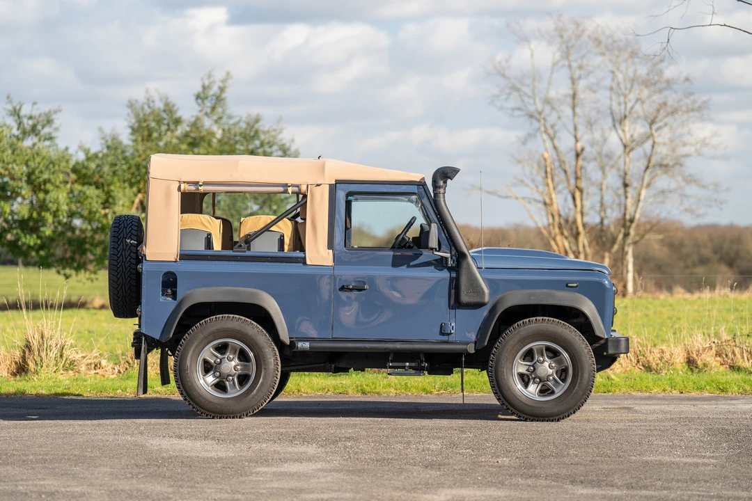 2014 Land Rover Defender 90 - Image 20 of 31