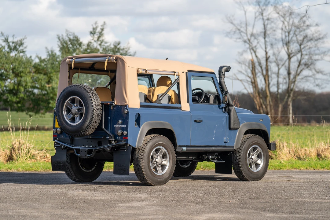 2014 Land Rover Defender 90 - Image 22 of 31