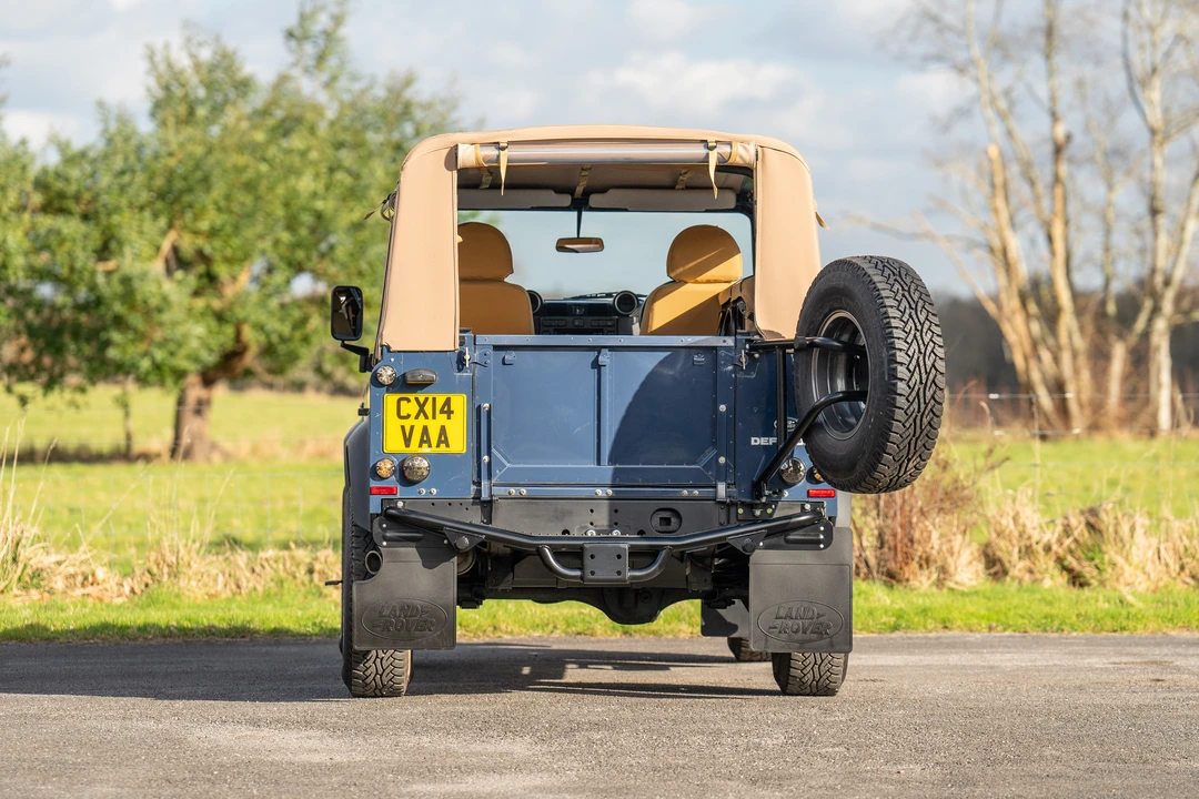 2014 Land Rover Defender 90 - Image 24 of 31