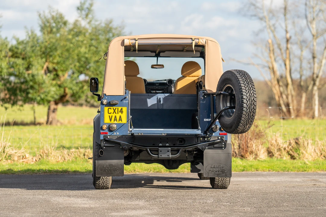 2014 Land Rover Defender 90 - Image 25 of 31