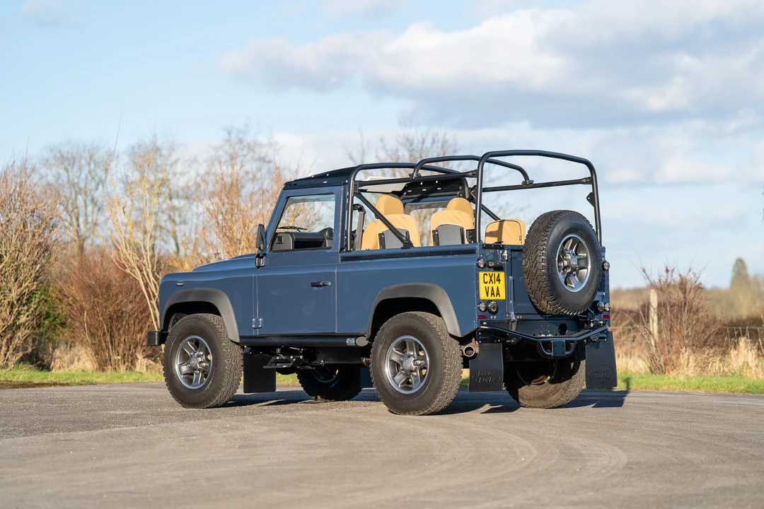 2014 Land Rover Defender 90 - Image 8 of 31