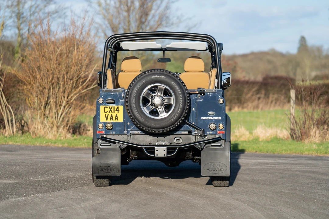 2014 Land Rover Defender 90 - Image 7 of 31