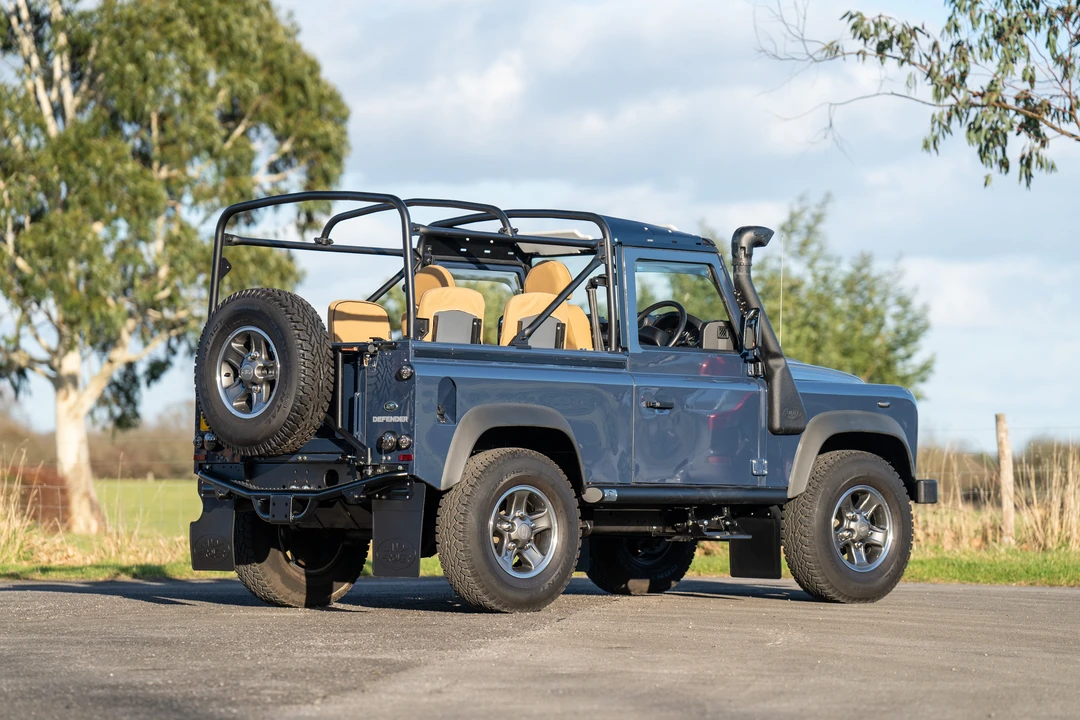 2014 Land Rover Defender 90 - Image 6 of 31