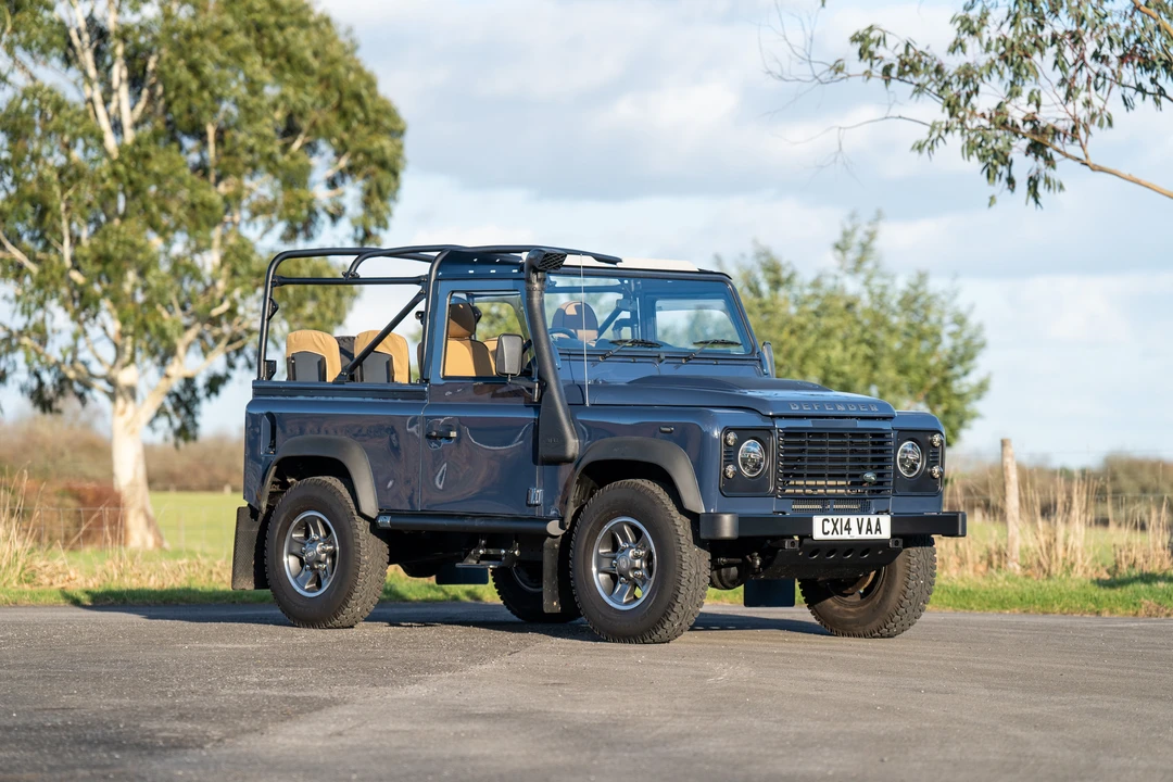 2014 Land Rover Defender 90 - Image 4 of 31
