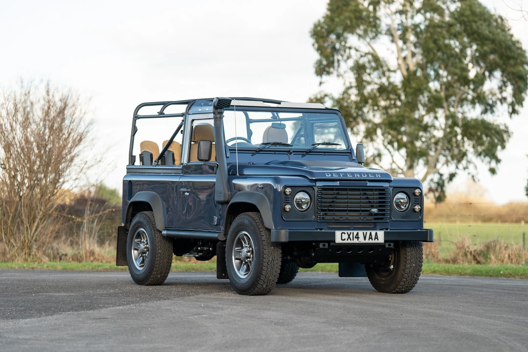2014 Land Rover Defender 90 - Image 11 of 31