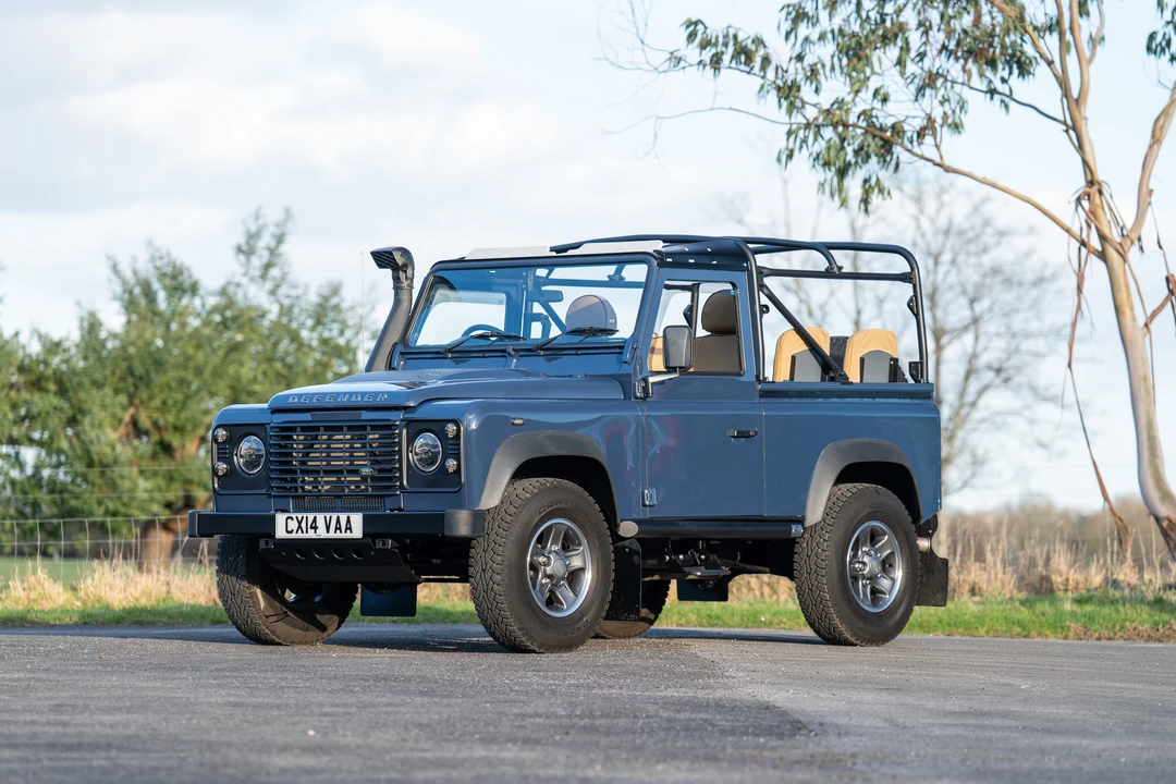2014 Land Rover Defender 90 - Image 10 of 31