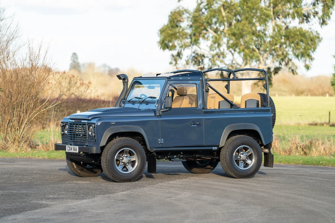 2014 Land Rover Defender 90 - Image 13 of 31