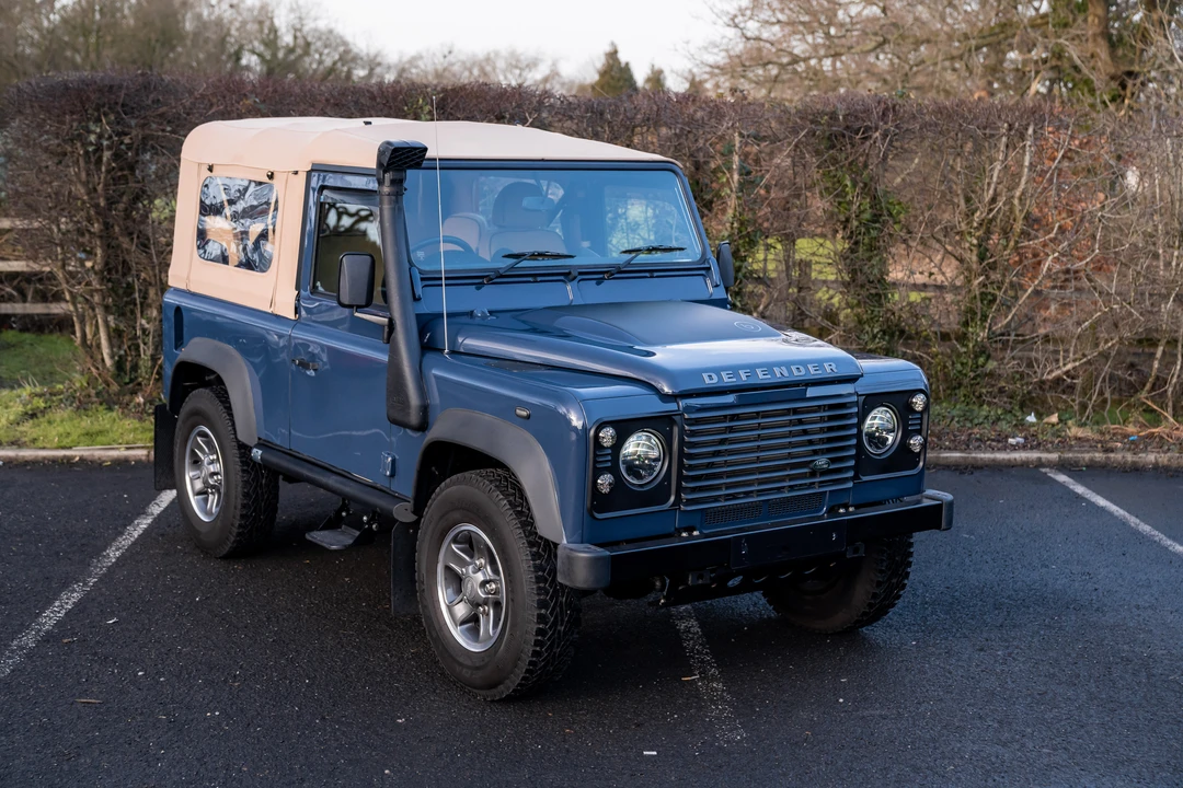 2014 Land Rover Defender 90 - Image 10 of 31