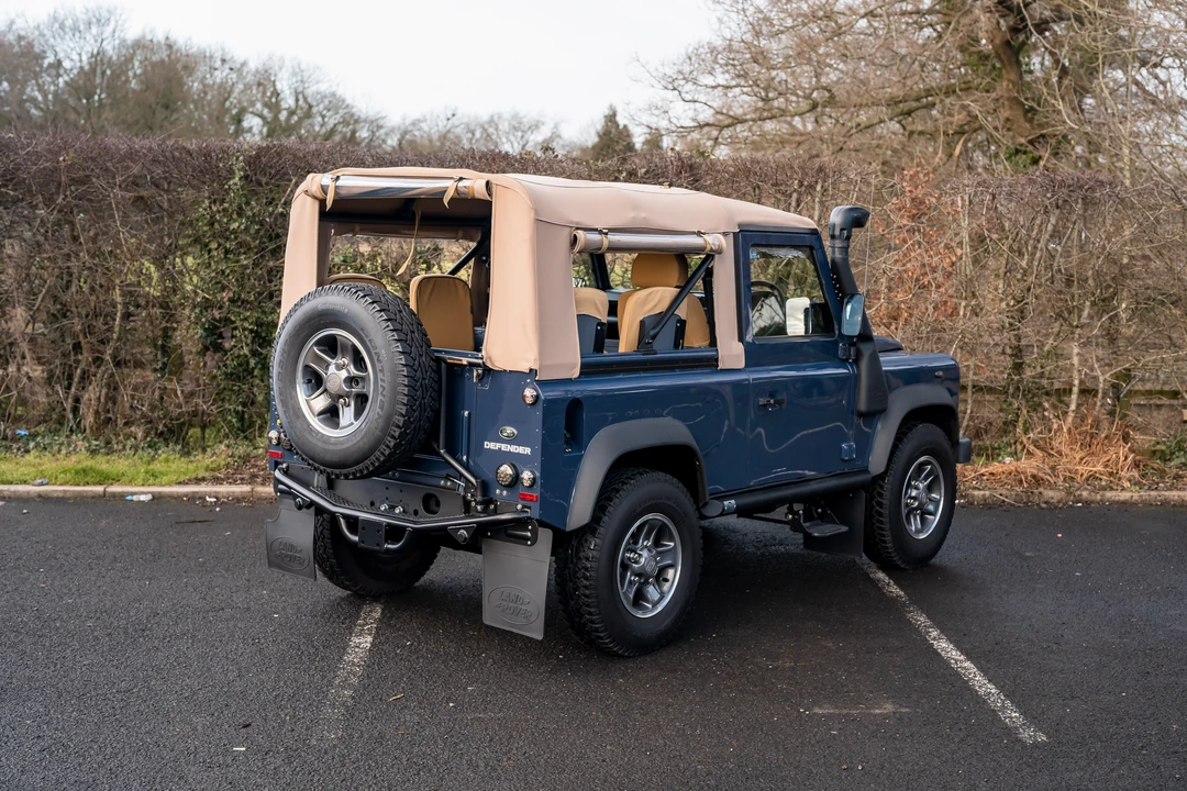 2014 Land Rover Defender 90 - Image 8 of 31