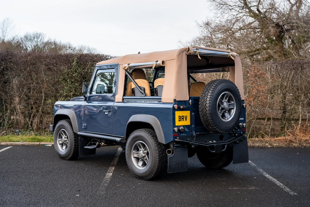 2014 Land Rover Defender 90 - Image 6 of 31