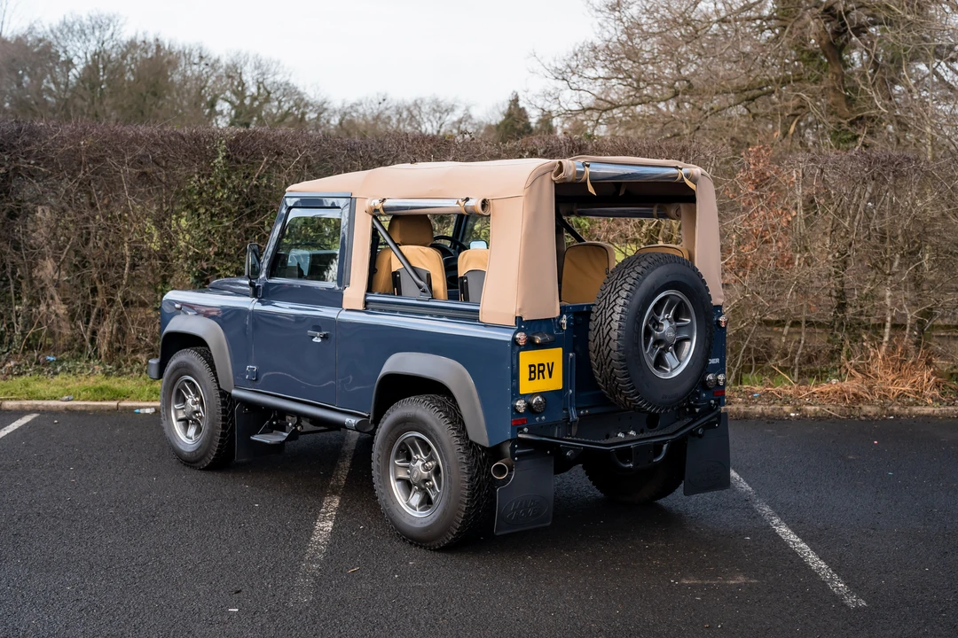 2014 Land Rover Defender 90 - Image 13 of 31