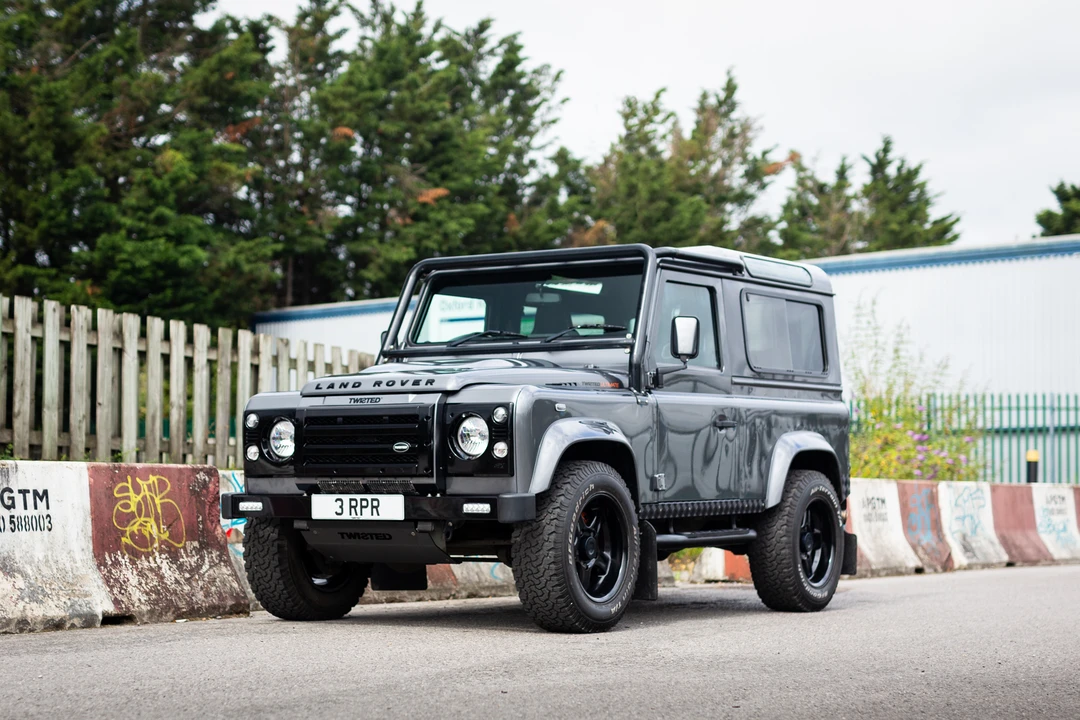 2014 Land Rover Defender 90 - Image 3 of 31