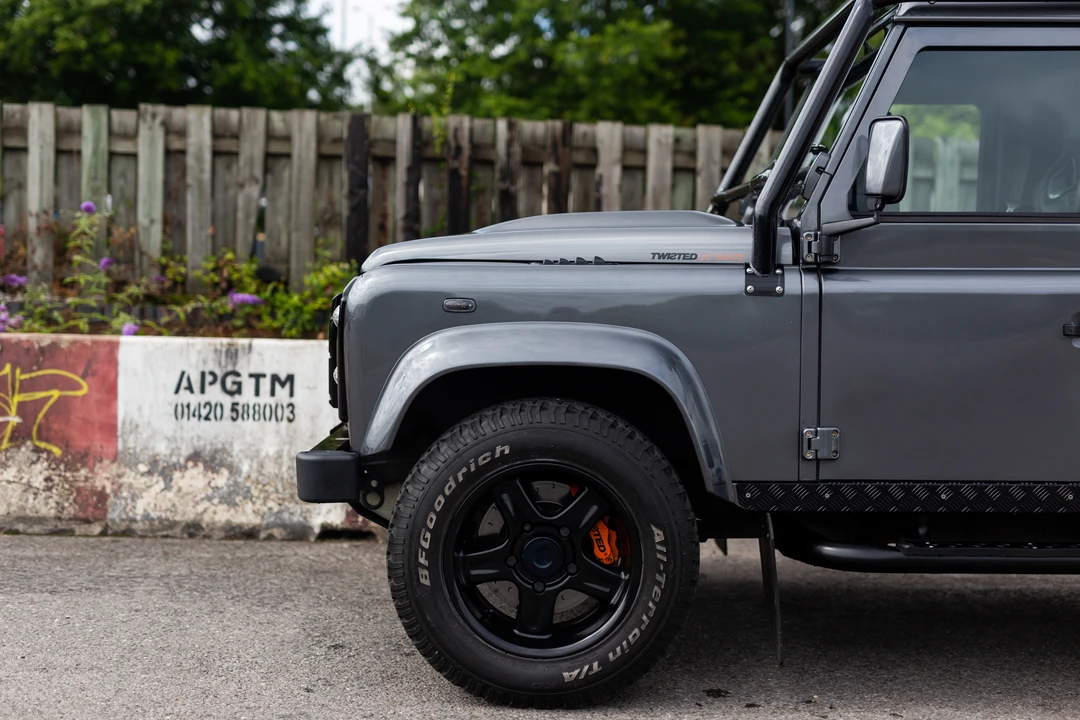 2014 Land Rover Defender 90 - Image 19 of 31
