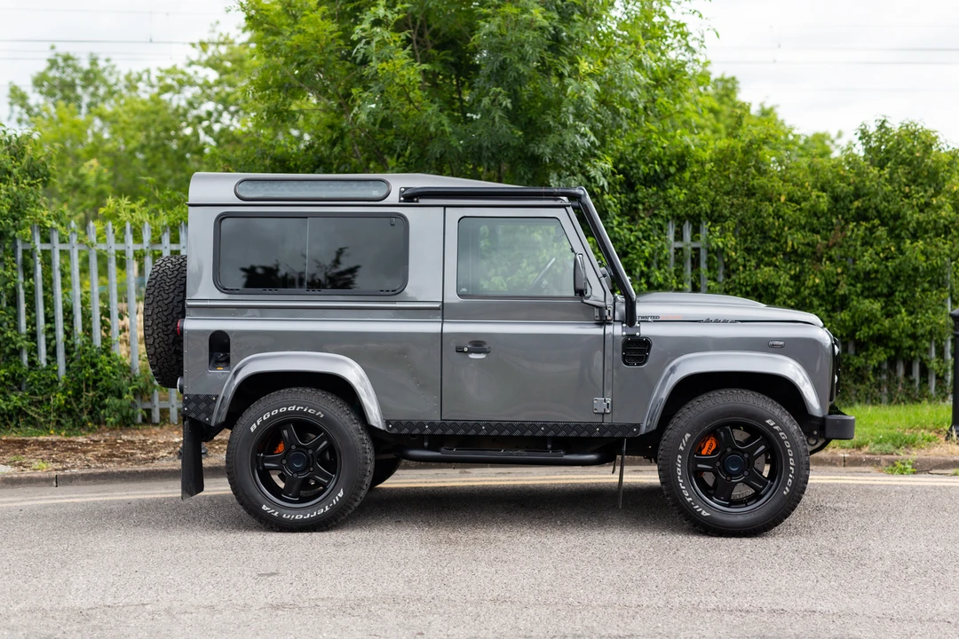 2014 Land Rover Defender 90 - Image 10 of 31