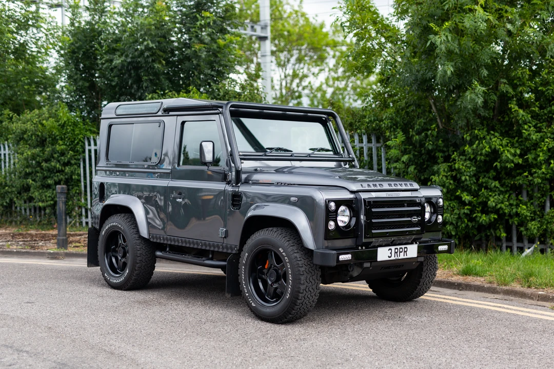 2014 Land Rover Defender 90 - Image 5 of 31