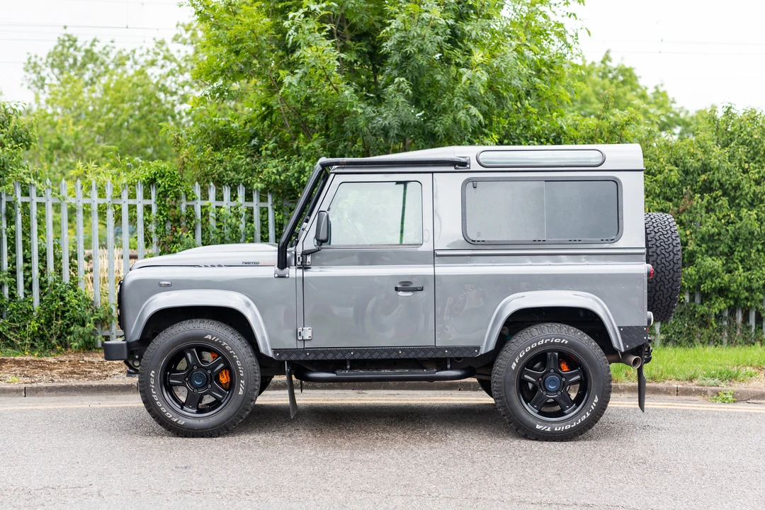 2014 Land Rover Defender 90 - Image 11 of 31