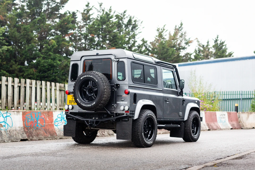 2014 Land Rover Defender 90 - Image 7 of 31