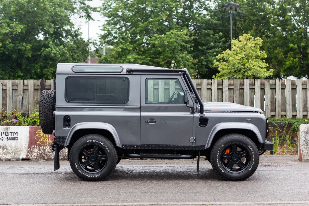 2014 Land Rover Defender 90 - Image 9 of 31
