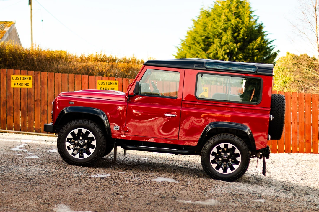 2014 Land Rover Defender 90 - Image 11 of 31
