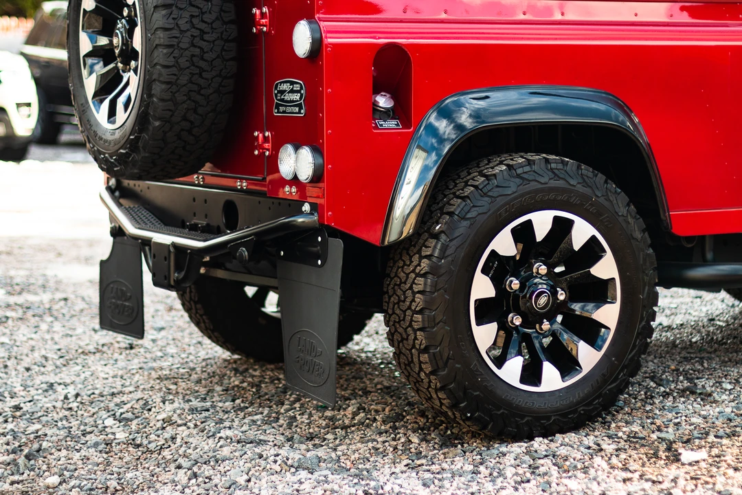 2014 Land Rover Defender 90 - Image 17 of 31