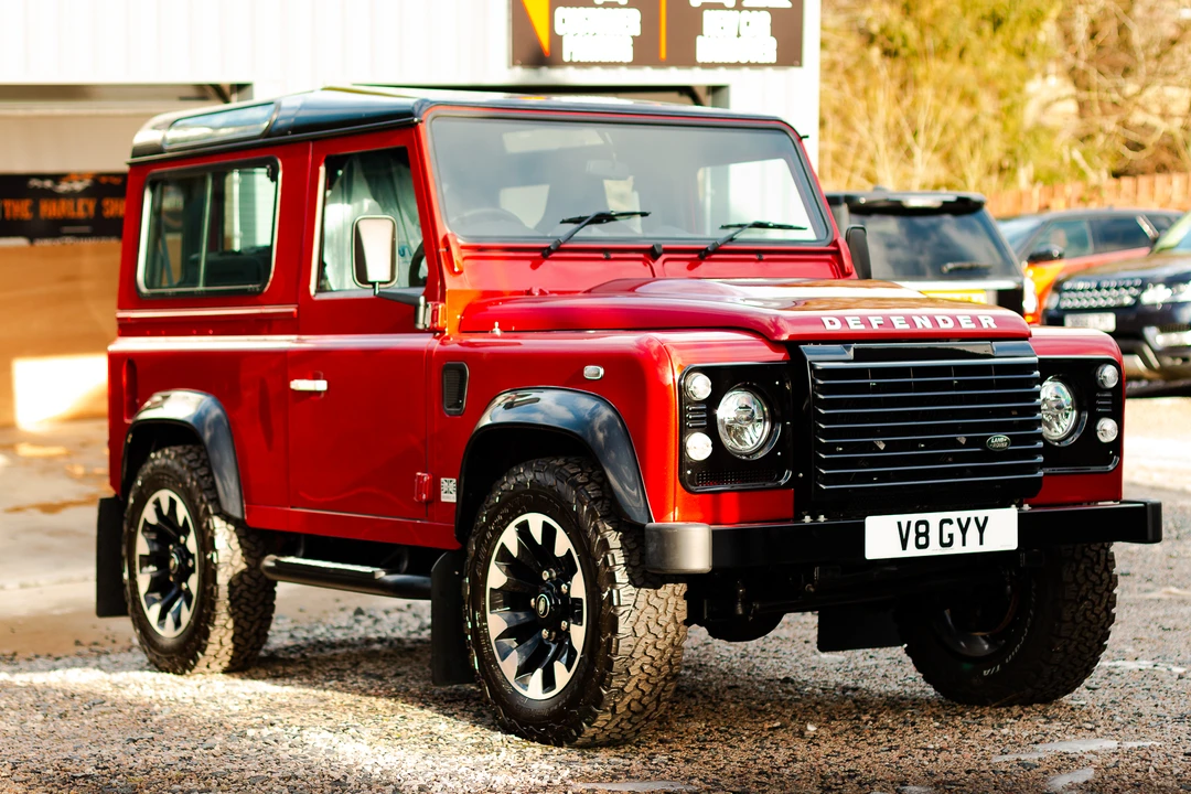 2014 Land Rover Defender 90 - Image 3 of 31