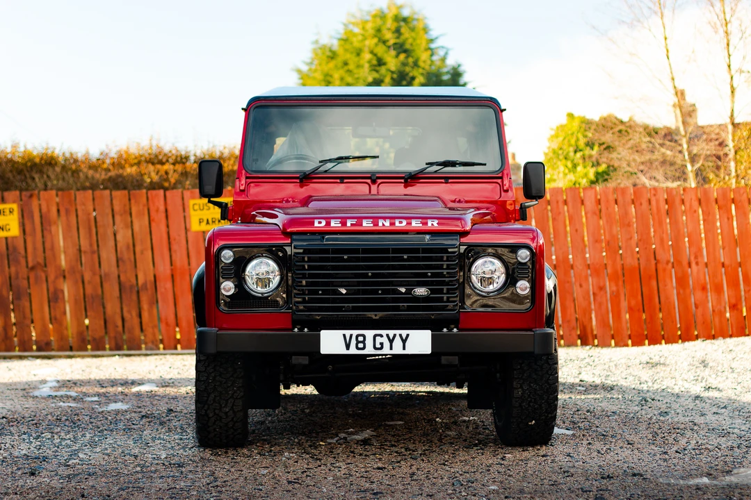 2014 Land Rover Defender 90 - Image 5 of 31