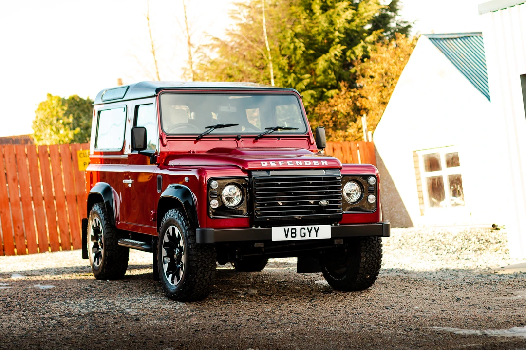 2014 Land Rover Defender 90 - Image 6 of 31